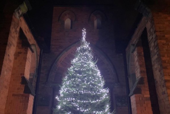 CEMETERY MEMORIAL CHRISTMAS TREE